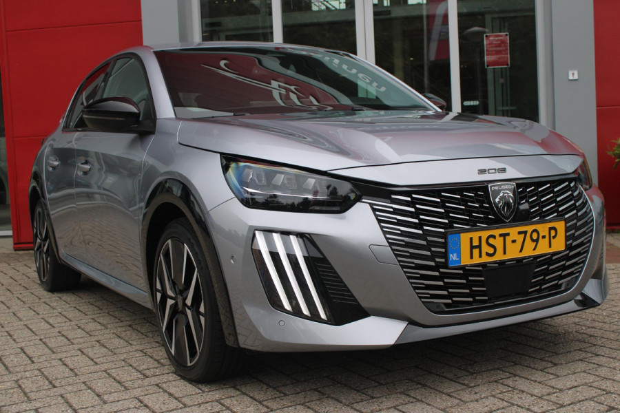 Peugeot 208 1.2 Hybrid 145PK AUTOMAAT GT | CAMERA VOOR + ACHTER | NAVIGATIE | DRAADLOZE APPLE CARPLAY/ANDROID AUTO | FULL LED KOPLAMPEN | LICHTMETALEN VELGEN 17" | DODEHOEK DETECTIE | DRAADLOZE TELEFOONLADER | KEYLESS ENTRY/START | DAB+ RADIO | ADAPTIVE CRUISE CONTROL | CLIMATE CONTROL |