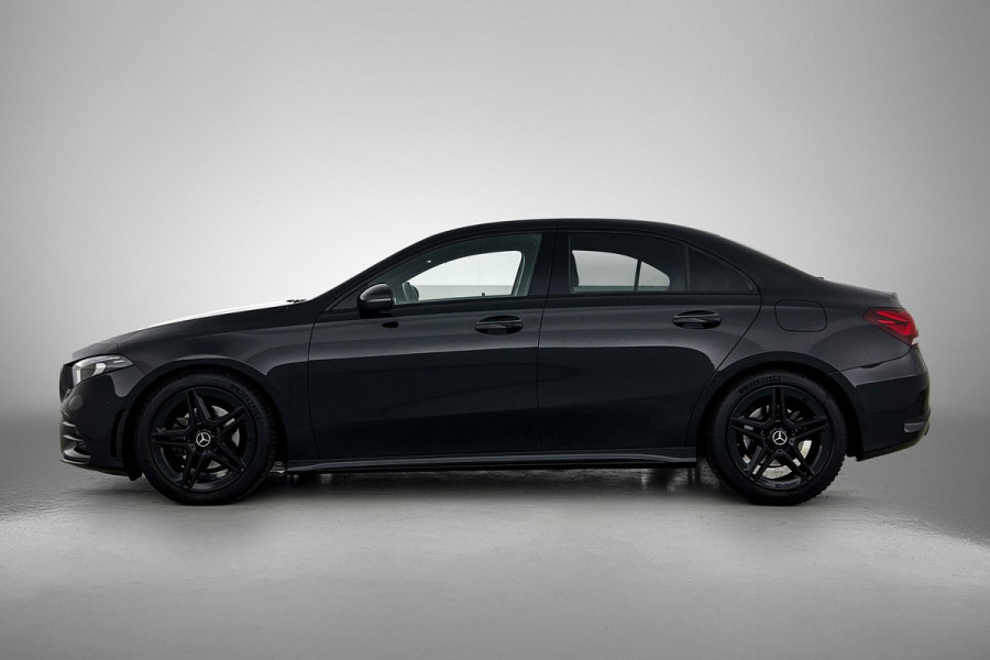 Mercedes-Benz A-Klasse 200 Business Solution AMG (NAVIGATIE, CAMERA, STOELVERWARMING, DODEHOEK)