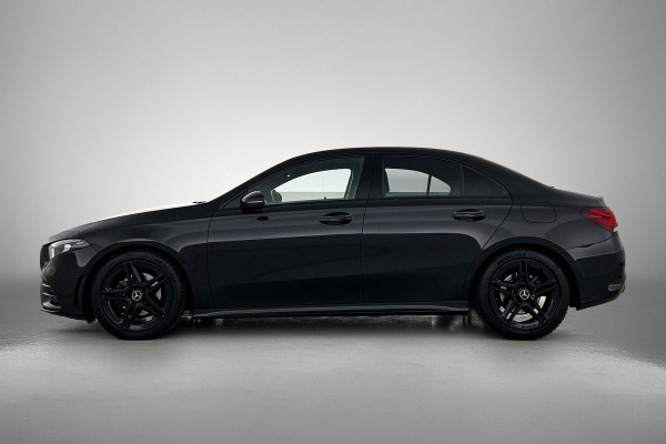 Mercedes-Benz A-Klasse 200 Business Solution AMG (NAVIGATIE, CAMERA, STOELVERWARMING, DODEHOEK)