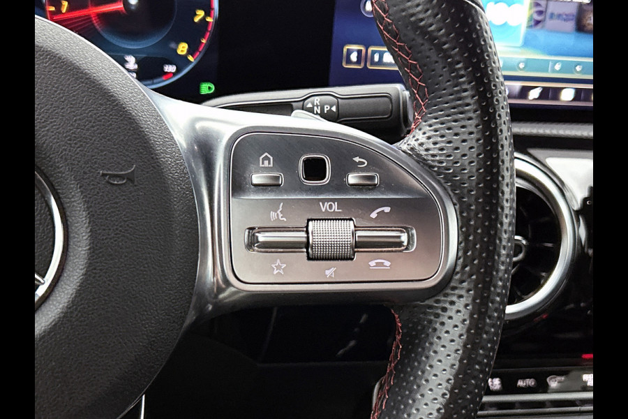 Mercedes-Benz A-Klasse 200 Business Solution AMG (NAVIGATIE, CAMERA, STOELVERWARMING, DODEHOEK)