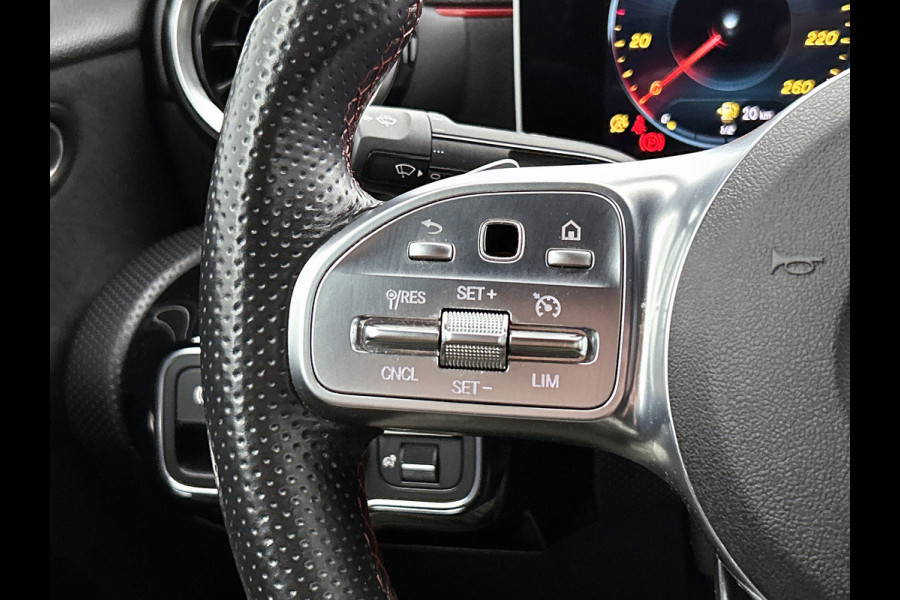 Mercedes-Benz A-Klasse 200 Business Solution AMG (NAVIGATIE, CAMERA, STOELVERWARMING, DODEHOEK)