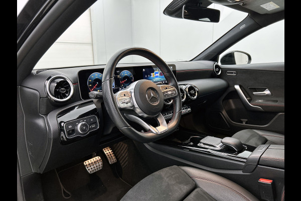 Mercedes-Benz A-Klasse 200 Business Solution AMG (NAVIGATIE, CAMERA, STOELVERWARMING, DODEHOEK)