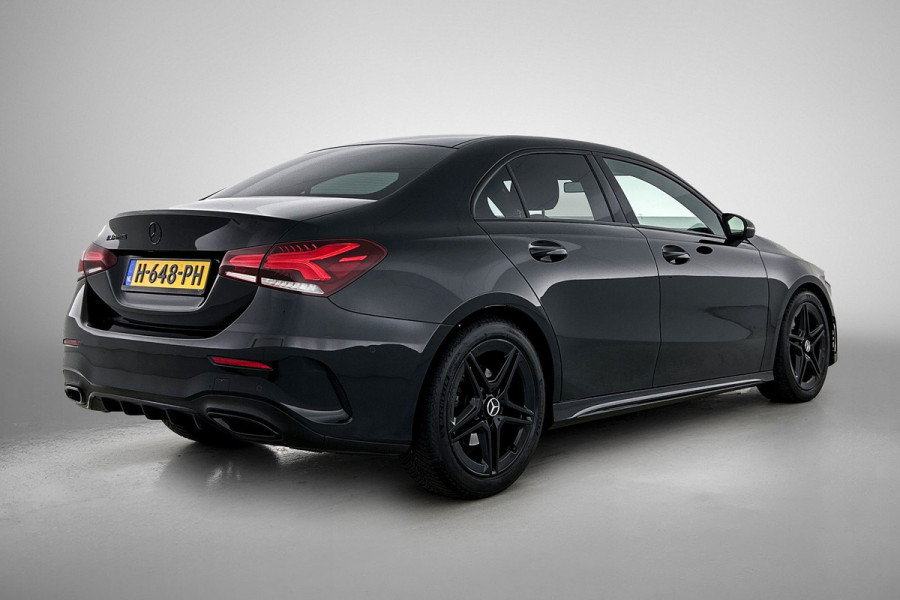 Mercedes-Benz A-Klasse 200 Business Solution AMG (NAVIGATIE, CAMERA, STOELVERWARMING, DODEHOEK)
