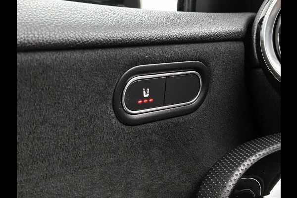 Mercedes-Benz A-Klasse 200 Business Solution AMG (NAVIGATIE, CAMERA, STOELVERWARMING, DODEHOEK)