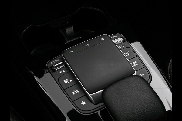Mercedes-Benz A-Klasse 200 Business Solution AMG (NAVIGATIE, CAMERA, STOELVERWARMING, DODEHOEK)