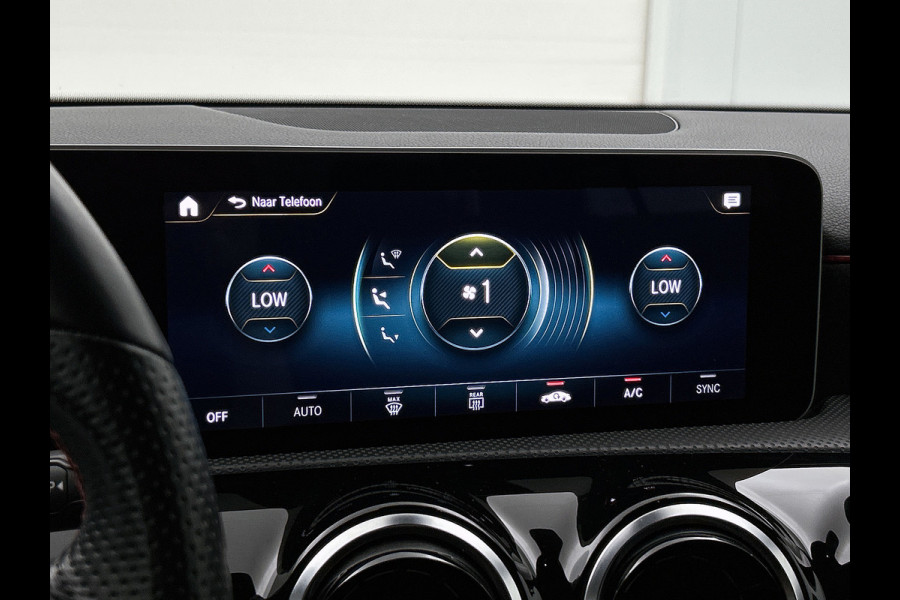 Mercedes-Benz A-Klasse 200 Business Solution AMG (NAVIGATIE, CAMERA, STOELVERWARMING, DODEHOEK)
