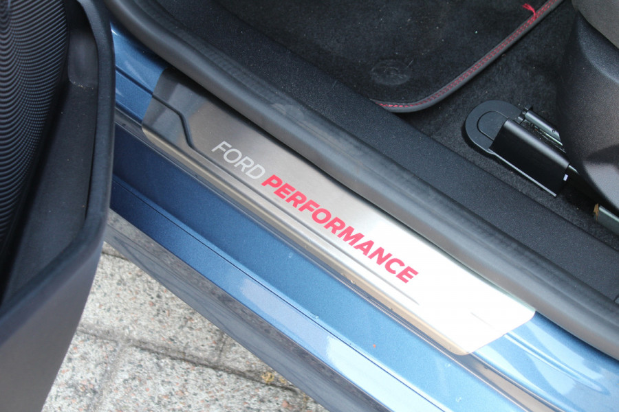 Ford Fiesta 1.0 EcoBoost Hybrid 125PK ST-Line X | Trekhaak | B&O | Winterpack | Navigatie | Cruise control