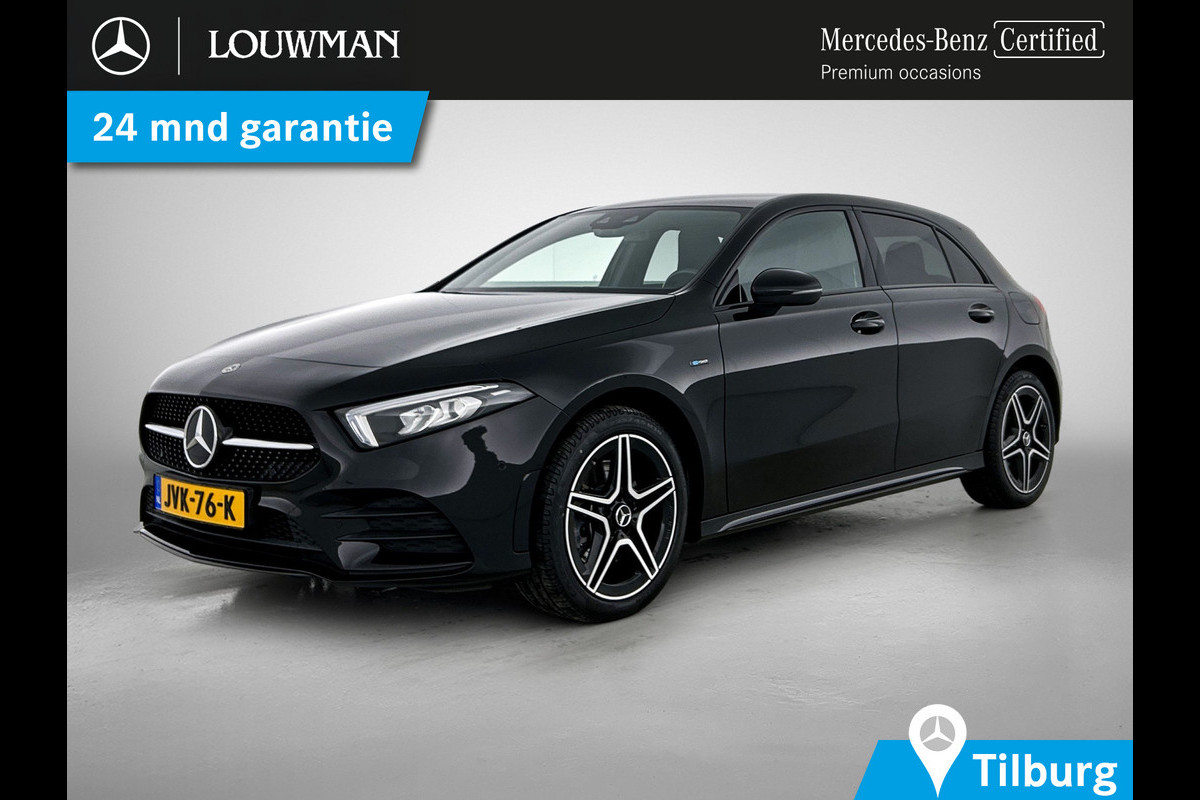 Mercedes-Benz A-Klasse 250 e AMG Plug-In Hybride AMG Line | Night Pakket | Sfeerverlichting |Stoelverwarming | Achteruitrijcamera | Ledkoplampen. Inclusief 24 maanden Mercedes-Benz Certified garantie voor Europa.