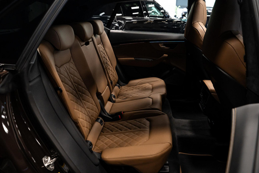 Audi Q8 60 TFSI e quattro Pro Line S Competition *Audi Exclusive Paint / Bang & Olufsen Advanced / Stoelventilatie + Massage / Night-Vision / Vierwiel-besturing / Panorama*