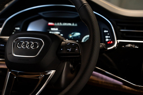 Audi Q8 60 TFSI e quattro Pro Line S Competition *Audi Exclusive Paint / Bang & Olufsen Advanced / Stoelventilatie + Massage / Night-Vision / Vierwiel-besturing / Panorama*