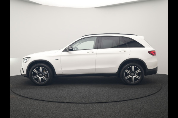 Mercedes-Benz GLC 300e 4MATIC Advantage PHEV 313pk Dealer O.H. | Trekhaak Af Fabriek | Panodak | Burmester Audio | Sportstoelen Verwarmd | Sfeerverlichting | Blis | Apple Carplay | Navigatie | DAB | Cruise Control | Plug In Hybrid |