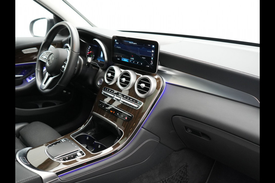 Mercedes-Benz GLC 300e 4MATIC Advantage PHEV 313pk Dealer O.H. | Trekhaak Af Fabriek | Panodak | Burmester Audio | Sportstoelen Verwarmd | Sfeerverlichting | Blis | Apple Carplay | Navigatie | DAB | Cruise Control | Plug In Hybrid |