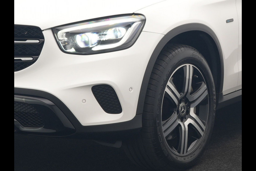 Mercedes-Benz GLC 300e 4MATIC Advantage PHEV 313pk Dealer O.H. | Trekhaak Af Fabriek | Panodak | Burmester Audio | Sportstoelen Verwarmd | Sfeerverlichting | Blis | Apple Carplay | Navigatie | DAB | Cruise Control | Plug In Hybrid |