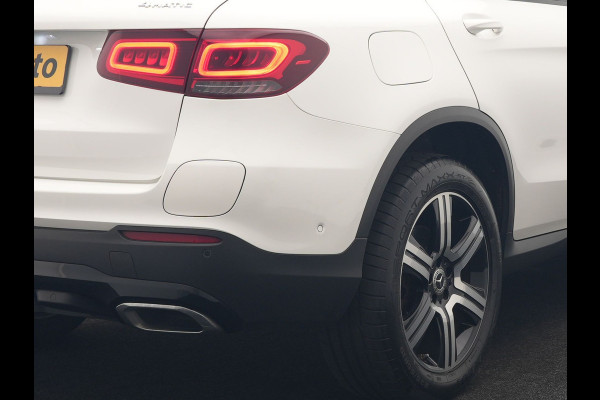Mercedes-Benz GLC 300e 4MATIC Advantage PHEV 313pk Dealer O.H. | Trekhaak Af Fabriek | Panodak | Burmester Audio | Sportstoelen Verwarmd | Sfeerverlichting | Blis | Apple Carplay | Navigatie | DAB | Cruise Control | Plug In Hybrid |