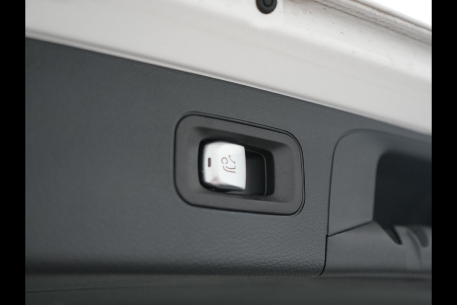 Mercedes-Benz GLC 300e 4MATIC Advantage PHEV 313pk Dealer O.H. | Trekhaak Af Fabriek | Panodak | Burmester Audio | Sportstoelen Verwarmd | Sfeerverlichting | Blis | Apple Carplay | Navigatie | DAB | Cruise Control | Plug In Hybrid |