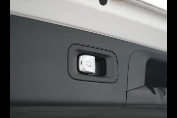 Mercedes-Benz GLC 300e 4MATIC Advantage PHEV 313pk Dealer O.H. | Trekhaak Af Fabriek | Panodak | Burmester Audio | Sportstoelen Verwarmd | Sfeerverlichting | Blis | Apple Carplay | Navigatie | DAB | Cruise Control | Plug In Hybrid |