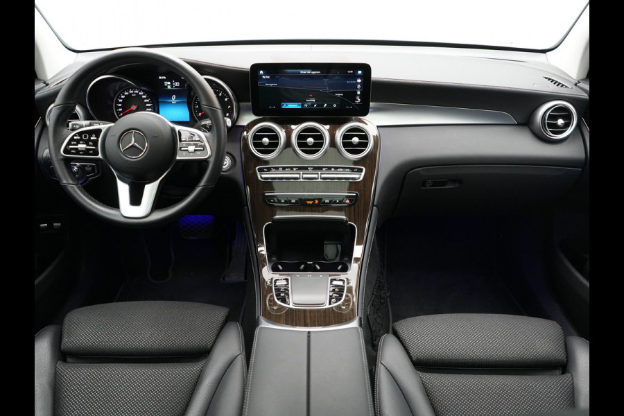Mercedes-Benz GLC 300e 4MATIC Advantage PHEV 313pk Dealer O.H. | Trekhaak Af Fabriek | Panodak | Burmester Audio | Sportstoelen Verwarmd | Sfeerverlichting | Blis | Apple Carplay | Navigatie | DAB | Cruise Control | Plug In Hybrid |