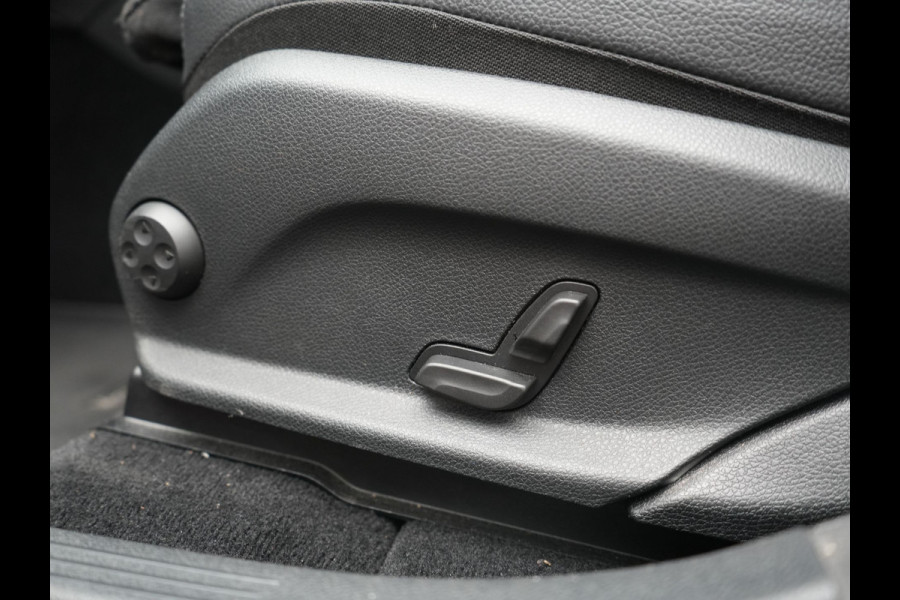 Mercedes-Benz GLC 300e 4MATIC Advantage PHEV 313pk Dealer O.H. | Trekhaak Af Fabriek | Panodak | Burmester Audio | Sportstoelen Verwarmd | Sfeerverlichting | Blis | Apple Carplay | Navigatie | DAB | Cruise Control | Plug In Hybrid |