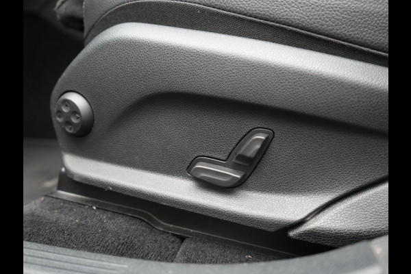 Mercedes-Benz GLC 300e 4MATIC Advantage PHEV 313pk Dealer O.H. | Trekhaak Af Fabriek | Panodak | Burmester Audio | Sportstoelen Verwarmd | Sfeerverlichting | Blis | Apple Carplay | Navigatie | DAB | Cruise Control | Plug In Hybrid |