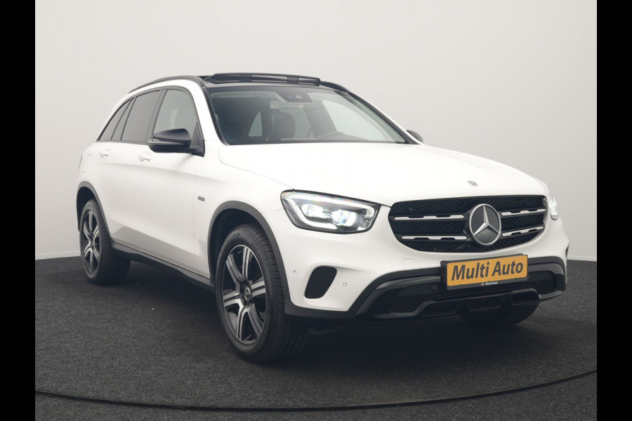 Mercedes-Benz GLC 300e 4MATIC Advantage PHEV 313pk Dealer O.H. | Trekhaak Af Fabriek | Panodak | Burmester Audio | Sportstoelen Verwarmd | Sfeerverlichting | Blis | Apple Carplay | Navigatie | DAB | Cruise Control | Plug In Hybrid |