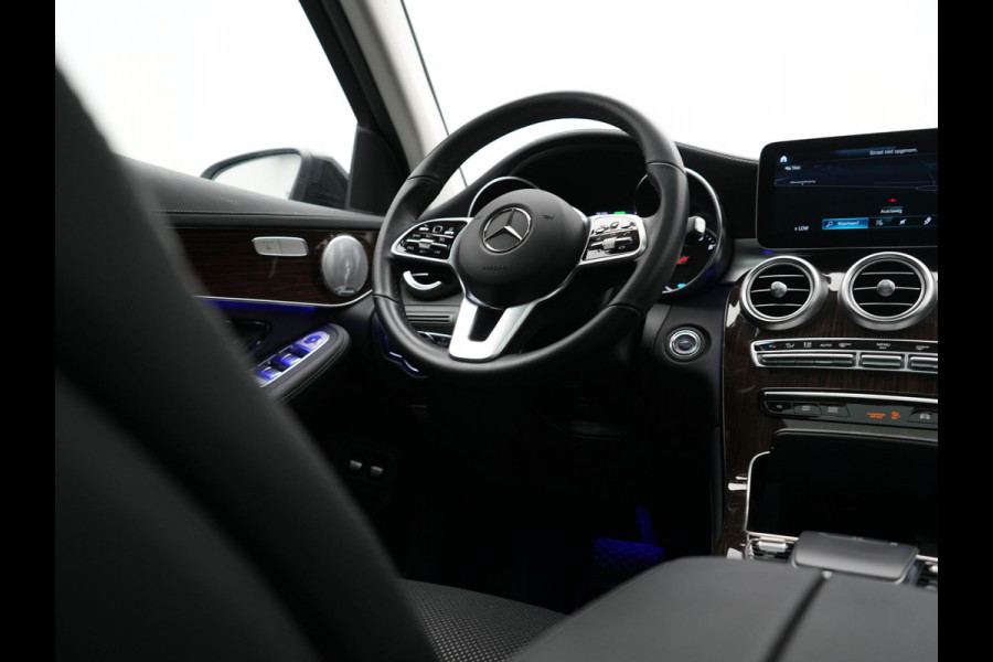 Mercedes-Benz GLC 300e 4MATIC Advantage PHEV 313pk Dealer O.H. | Trekhaak Af Fabriek | Panodak | Burmester Audio | Sportstoelen Verwarmd | Sfeerverlichting | Blis | Apple Carplay | Navigatie | DAB | Cruise Control | Plug In Hybrid |