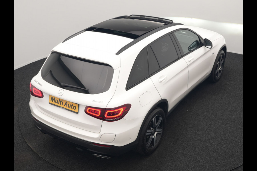 Mercedes-Benz GLC 300e 4MATIC Advantage PHEV 313pk Dealer O.H. | Trekhaak Af Fabriek | Panodak | Burmester Audio | Sportstoelen Verwarmd | Sfeerverlichting | Blis | Apple Carplay | Navigatie | DAB | Cruise Control | Plug In Hybrid |