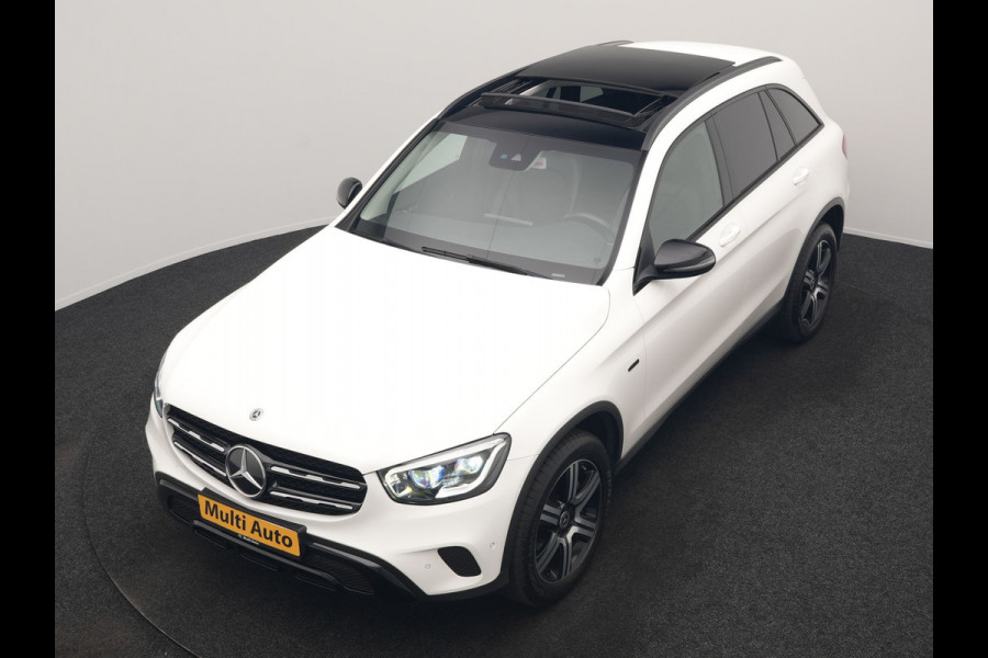 Mercedes-Benz GLC 300e 4MATIC Advantage PHEV 313pk Dealer O.H. | Trekhaak Af Fabriek | Panodak | Burmester Audio | Sportstoelen Verwarmd | Sfeerverlichting | Blis | Apple Carplay | Navigatie | DAB | Cruise Control | Plug In Hybrid |