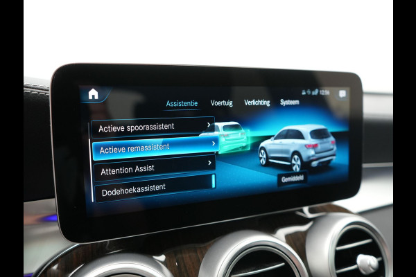 Mercedes-Benz GLC 300e 4MATIC Advantage PHEV 313pk Dealer O.H. | Trekhaak Af Fabriek | Panodak | Burmester Audio | Sportstoelen Verwarmd | Sfeerverlichting | Blis | Apple Carplay | Navigatie | DAB | Cruise Control | Plug In Hybrid |