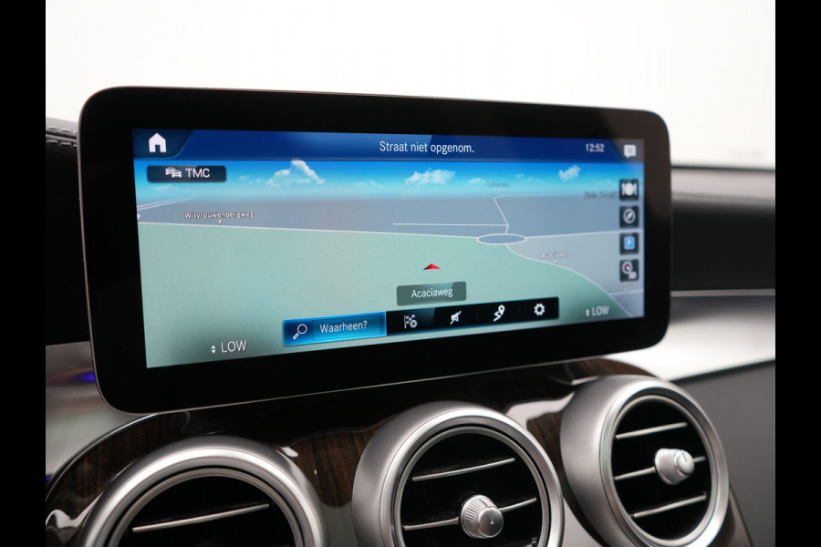 Mercedes-Benz GLC 300e 4MATIC Advantage PHEV 313pk Dealer O.H. | Trekhaak Af Fabriek | Panodak | Burmester Audio | Sportstoelen Verwarmd | Sfeerverlichting | Blis | Apple Carplay | Navigatie | DAB | Cruise Control | Plug In Hybrid |