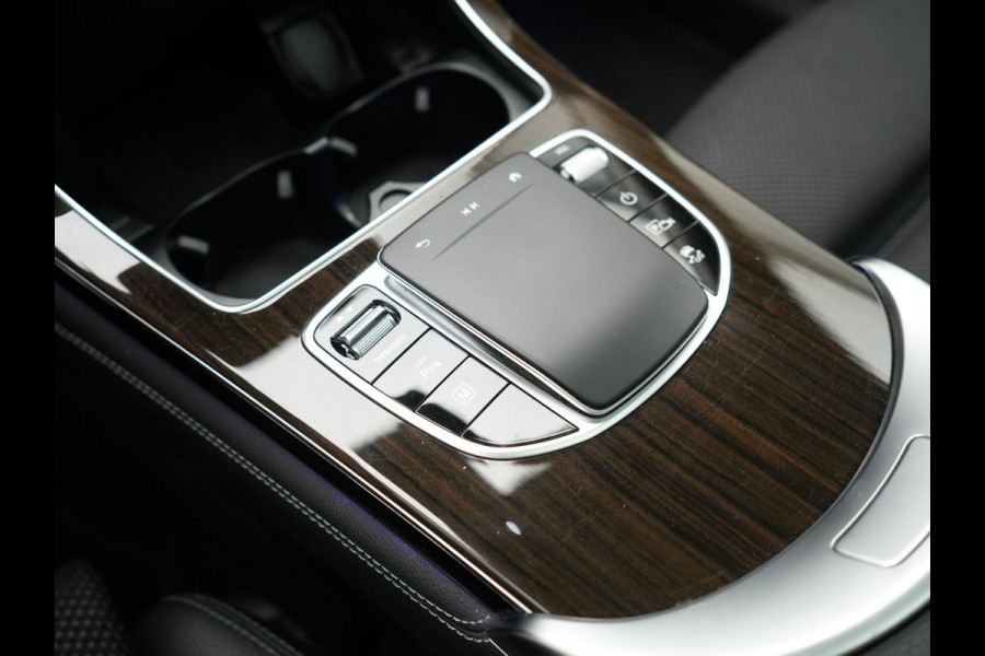 Mercedes-Benz GLC 300e 4MATIC Advantage PHEV 313pk Dealer O.H. | Trekhaak Af Fabriek | Panodak | Burmester Audio | Sportstoelen Verwarmd | Sfeerverlichting | Blis | Apple Carplay | Navigatie | DAB | Cruise Control | Plug In Hybrid |