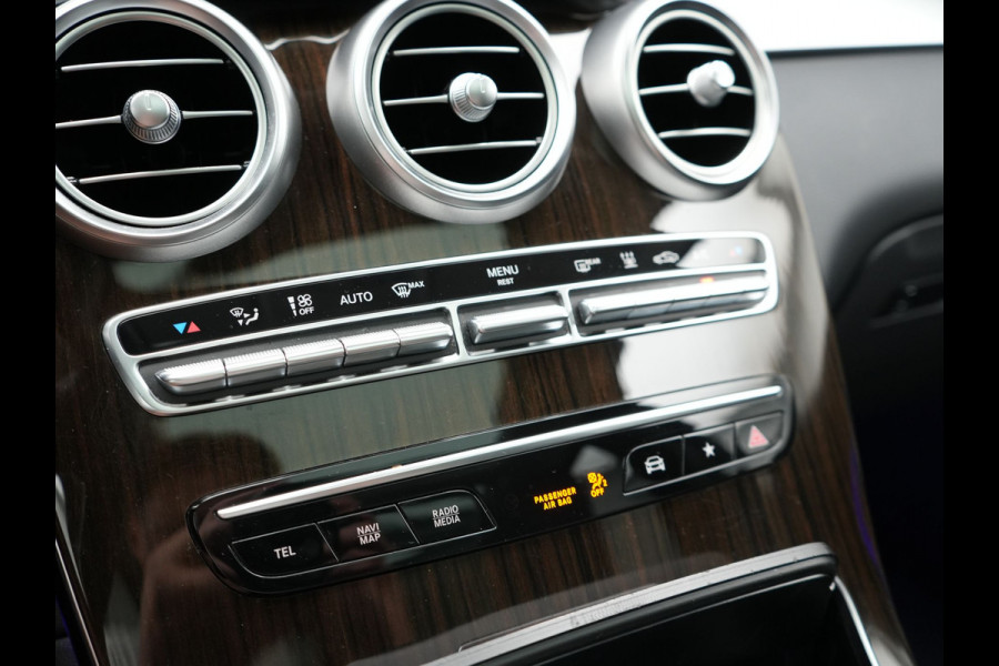 Mercedes-Benz GLC 300e 4MATIC Advantage PHEV 313pk Dealer O.H. | Trekhaak Af Fabriek | Panodak | Burmester Audio | Sportstoelen Verwarmd | Sfeerverlichting | Blis | Apple Carplay | Navigatie | DAB | Cruise Control | Plug In Hybrid |