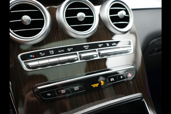 Mercedes-Benz GLC 300e 4MATIC Advantage PHEV 313pk Dealer O.H. | Trekhaak Af Fabriek | Panodak | Burmester Audio | Sportstoelen Verwarmd | Sfeerverlichting | Blis | Apple Carplay | Navigatie | DAB | Cruise Control | Plug In Hybrid |