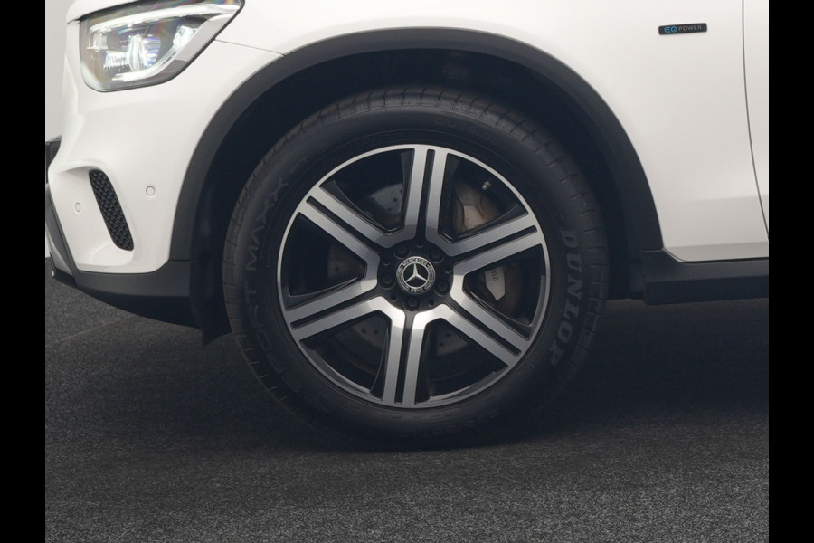 Mercedes-Benz GLC 300e 4MATIC Advantage PHEV 313pk Dealer O.H. | Trekhaak Af Fabriek | Panodak | Burmester Audio | Sportstoelen Verwarmd | Sfeerverlichting | Blis | Apple Carplay | Navigatie | DAB | Cruise Control | Plug In Hybrid |