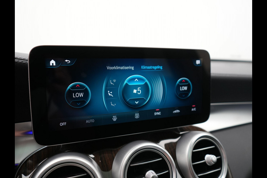 Mercedes-Benz GLC 300e 4MATIC Advantage PHEV 313pk Dealer O.H. | Trekhaak Af Fabriek | Panodak | Burmester Audio | Sportstoelen Verwarmd | Sfeerverlichting | Blis | Apple Carplay | Navigatie | DAB | Cruise Control | Plug In Hybrid |