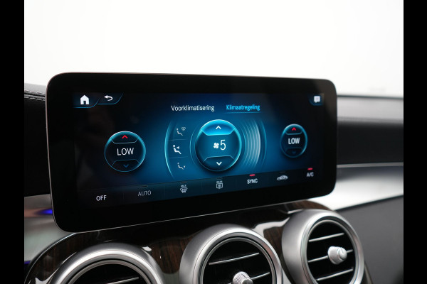 Mercedes-Benz GLC 300e 4MATIC Advantage PHEV 313pk Dealer O.H. | Trekhaak Af Fabriek | Panodak | Burmester Audio | Sportstoelen Verwarmd | Sfeerverlichting | Blis | Apple Carplay | Navigatie | DAB | Cruise Control | Plug In Hybrid |