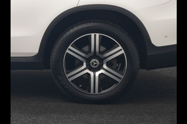 Mercedes-Benz GLC 300e 4MATIC Advantage PHEV 313pk Dealer O.H. | Trekhaak Af Fabriek | Panodak | Burmester Audio | Sportstoelen Verwarmd | Sfeerverlichting | Blis | Apple Carplay | Navigatie | DAB | Cruise Control | Plug In Hybrid |