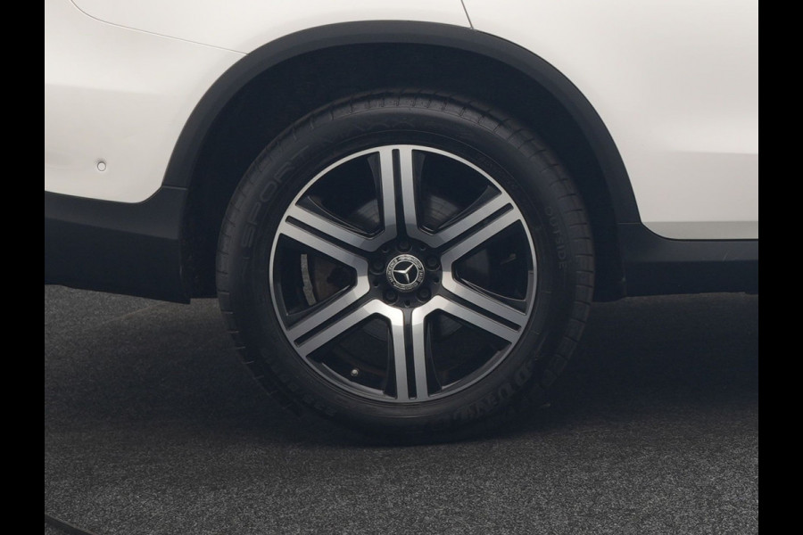 Mercedes-Benz GLC 300e 4MATIC Advantage PHEV 313pk Dealer O.H. | Trekhaak Af Fabriek | Panodak | Burmester Audio | Sportstoelen Verwarmd | Sfeerverlichting | Blis | Apple Carplay | Navigatie | DAB | Cruise Control | Plug In Hybrid |