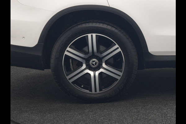 Mercedes-Benz GLC 300e 4MATIC Advantage PHEV 313pk Dealer O.H. | Trekhaak Af Fabriek | Panodak | Burmester Audio | Sportstoelen Verwarmd | Sfeerverlichting | Blis | Apple Carplay | Navigatie | DAB | Cruise Control | Plug In Hybrid |