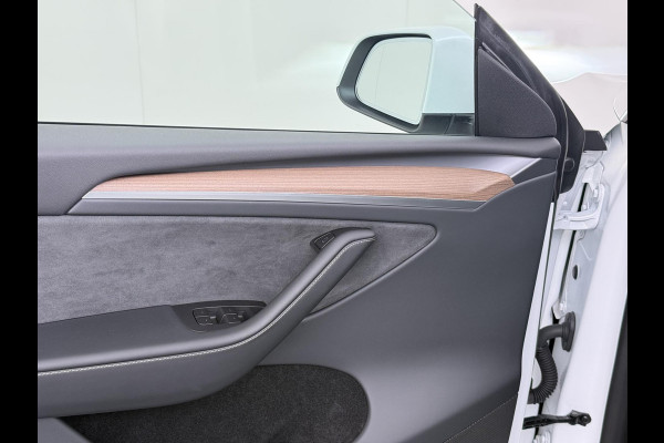 Tesla Model Y Long Range RWD 75 kWh LONG RANGE AWD FSD! VAN: 46.900,- VOOR: 43.877,- | FULL SELF DRIVE OP DE AUTO (UNIEK, GEEN ABONNEMENT MAAR GEKOCHT )|