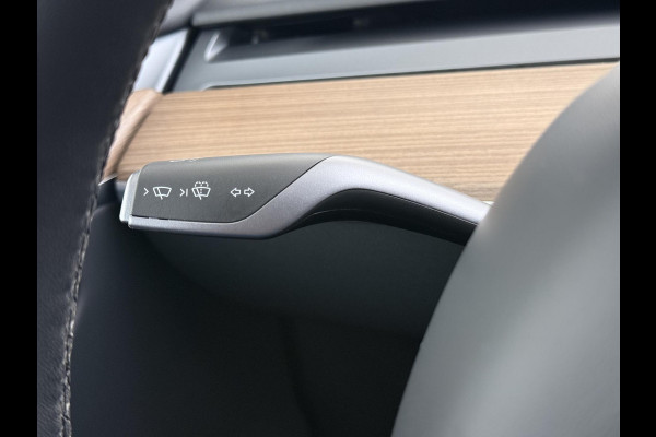 Tesla Model Y Long Range RWD 75 kWh LONG RANGE AWD FSD! VAN: 46.900,- VOOR: 43.877,- | FULL SELF DRIVE OP DE AUTO (UNIEK, GEEN ABONNEMENT MAAR GEKOCHT )|