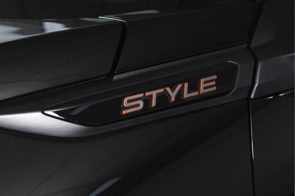 Peugeot 2008 1.2 Hybrid 136 Style | Cruise | PDC | App. Connect | ECC | LM 18" | 2418