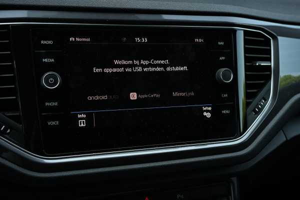 Volkswagen T-Roc 1.5 TSI Sport Business R | Camera | Adaptieve Cruise | Stoelverwarming | Trekhaak | Automaat | Blind Spot-sensor | Lane Assist |