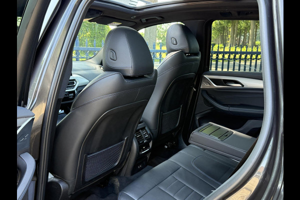 BMW X3 xDrive30e M SPORT | SPORTREMMEN ROOD | PANORAMA | TREKHAAK | ADAPTIEF ONDERSTEL | CAMERA | KEYLESS |