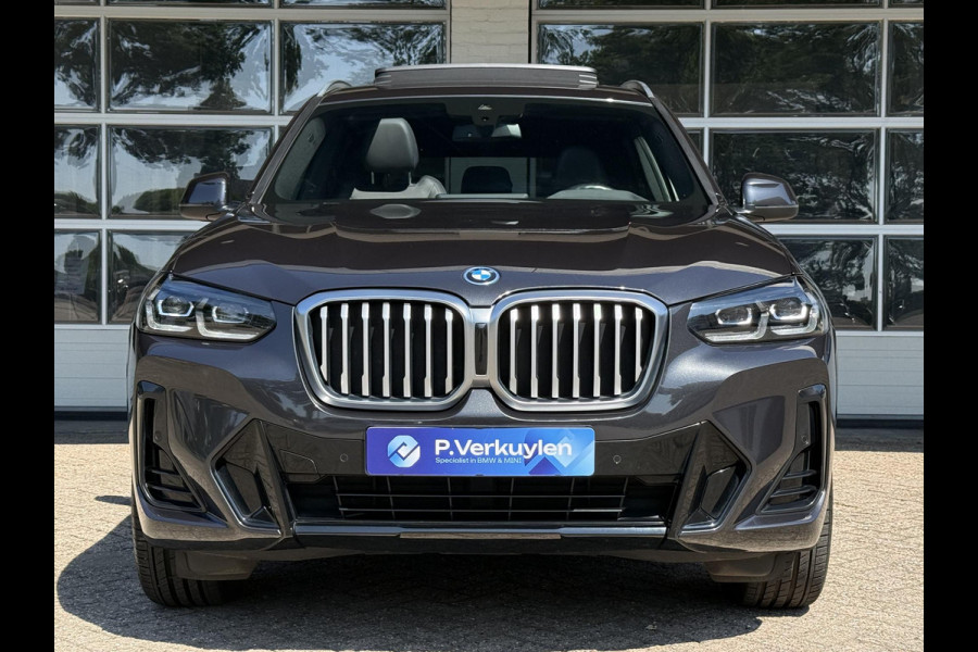 BMW X3 xDrive30e M SPORT | SPORTREMMEN ROOD | PANORAMA | TREKHAAK | ADAPTIEF ONDERSTEL | CAMERA | KEYLESS |