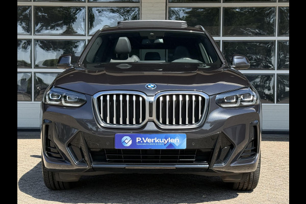 BMW X3 xDrive30e M SPORT | SPORTREMMEN ROOD | PANORAMA | TREKHAAK | ADAPTIEF ONDERSTEL | CAMERA | KEYLESS |