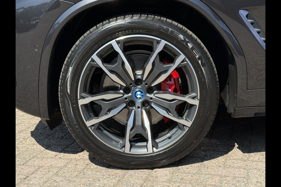 BMW X3 xDrive30e M SPORT | SPORTREMMEN ROOD | PANORAMA | TREKHAAK | ADAPTIEF ONDERSTEL | CAMERA | KEYLESS |