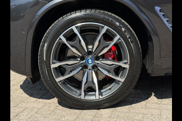 BMW X3 xDrive30e M SPORT | SPORTREMMEN ROOD | PANORAMA | TREKHAAK | ADAPTIEF ONDERSTEL | CAMERA | KEYLESS |