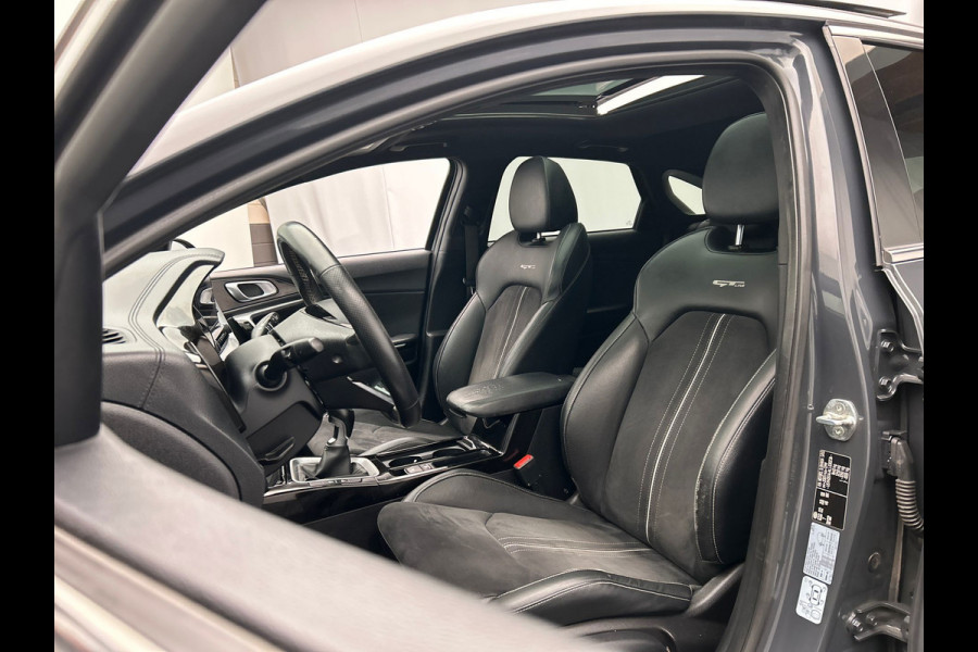 Kia ProCeed 1.4 T-GDI GT-Line | Origineel NL | Panoramadak | Lane-Assist | Carplay | Camera | Keyless | Stoel/Stuur Verwarming |