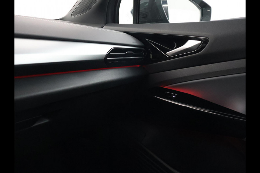 Volkswagen ID.4 LIMITED EDITION 52 kWh + SFEERVERLICHTING | ADAPTIVE CRUISE | CAMERA | STUUR/STOELVERWARMING