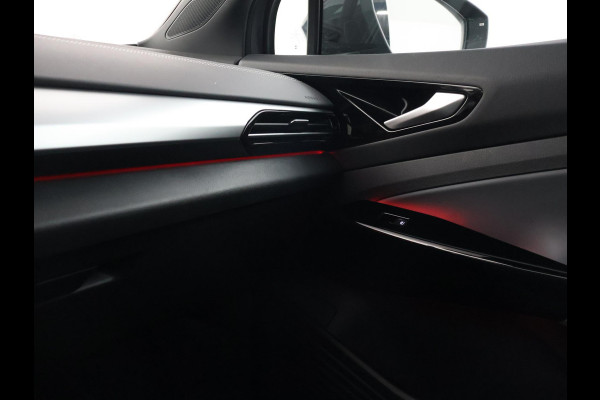 Volkswagen ID.4 LIMITED EDITION 52 kWh + SFEERVERLICHTING | ADAPTIVE CRUISE | CAMERA | STUUR/STOELVERWARMING